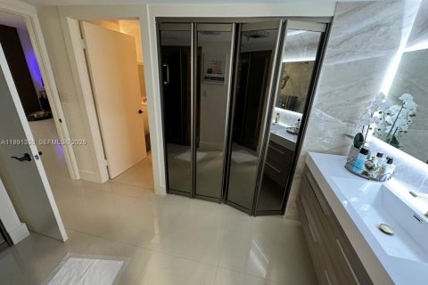 Condo in Aventura, Florida, 2 bedrooms № 2055321 - photo 30