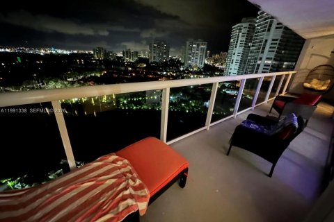 Condo in Aventura, Florida, 2 bedrooms № 2055321 - photo 14