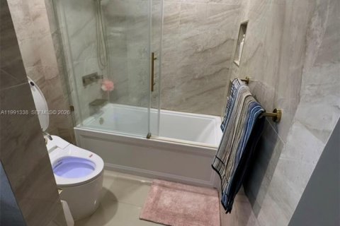 Condo in Aventura, Florida, 2 bedrooms № 2055321 - photo 11