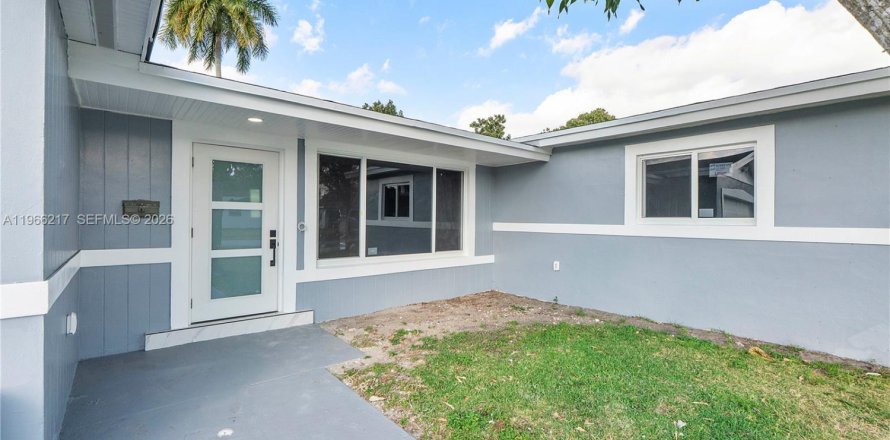 Дом в Плантация, Флорида 3 спальни, 163.42м2 № 2028080