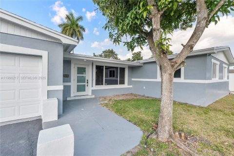 Снять в аренду виллу или дом в Плантация, Флорида 3 спальни, 163.42м2, № 2028080 - фото 2