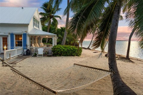 Купить виллу или дом в Исламорада, Вилладж оф Айлендс, Флорида 4 спальни, № 2055214 - фото 3