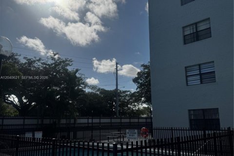 Copropriété à vendre à North Miami, Floride: 1 chambre, 64.38 m2 № 2087303 - photo 2
