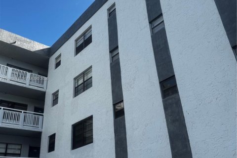 Condo à North Miami, Floride, 1 chambre  № 2087303