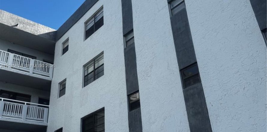 Condo à North Miami, Floride, 1 chambre  № 2087303