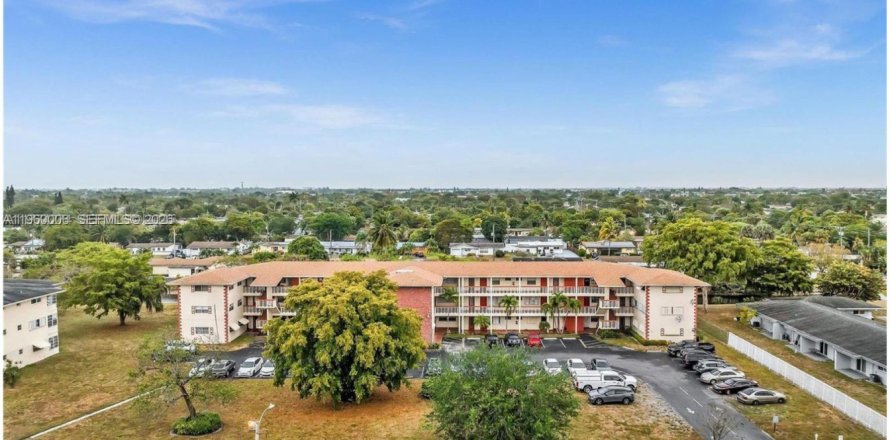 Кондоминиум с 2 спальнями в Плантация, Флорида № 2023589