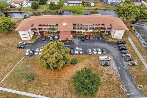 Купить кондоминиум в Плантация, Флорида 2 спальни, 84.26м2, № 2023589 - фото 2