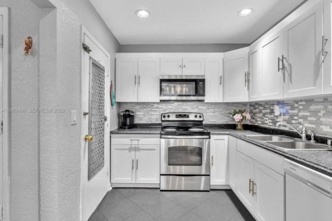 Купить кондоминиум в Плантация, Флорида 2 спальни, 84.26м2, № 2023589 - фото 26