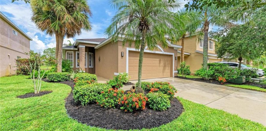 House in Bradenton, Florida 2 bedrooms, 148.92 sq.m. № 1894353