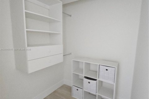 Copropriété à louer à Miami Beach, Floride: 1 chambre, 60.85 m2 № 2385042 - photo 13
