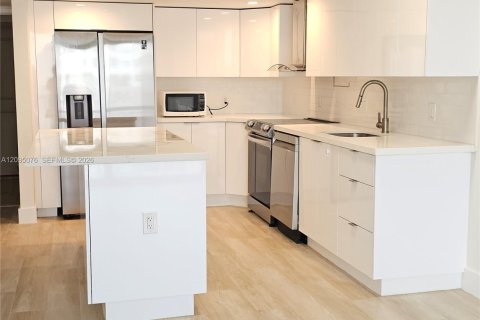 Copropriété à louer à Miami Beach, Floride: 1 chambre, 60.85 m2 № 2385042 - photo 4
