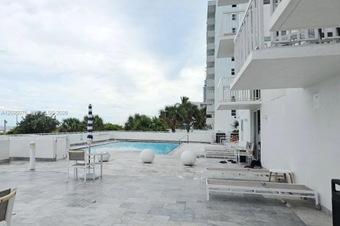 Copropriété à louer à Miami Beach, Floride: 1 chambre, 60.85 m2 № 2385042 - photo 17