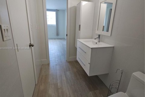 Copropriété à louer à Miami Beach, Floride: 1 chambre, 60.85 m2 № 2385042 - photo 12