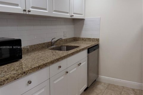 Copropriété à louer à Pembroke Pines, Floride: 1 chambre, 65.22 m2 № 2076273 - photo 2