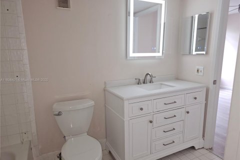 Condo in Delray Beach, Florida, 2 bedrooms  № 1827515 - photo 10
