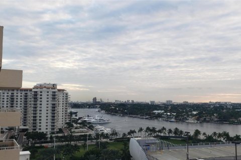 Condo in Fort Lauderdale, Florida, 1 bedroom  № 978202 - photo 1