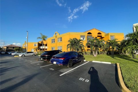 Condo in Miami, Florida, 2 bedrooms  № 1997434 - photo 3