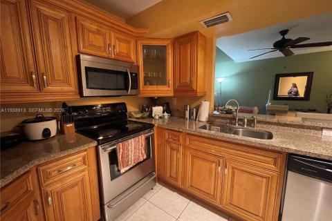 Condo in Miami, Florida, 2 bedrooms  № 1997434 - photo 13