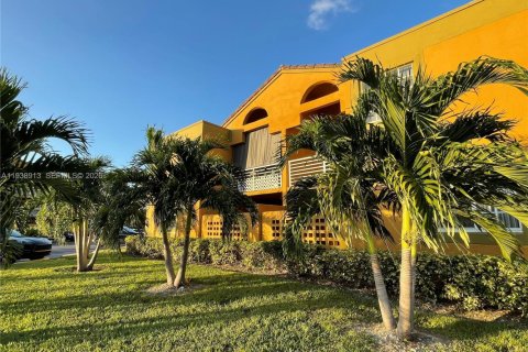 Condo in Miami, Florida, 2 bedrooms  № 1997434 - photo 5