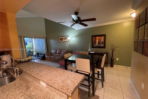 Condo in Miami, Florida, 2 bedrooms  № 1997434 - photo 14