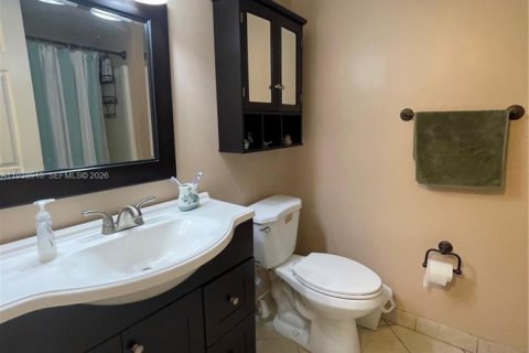 Condo in Miami, Florida, 2 bedrooms  № 1997434 - photo 27