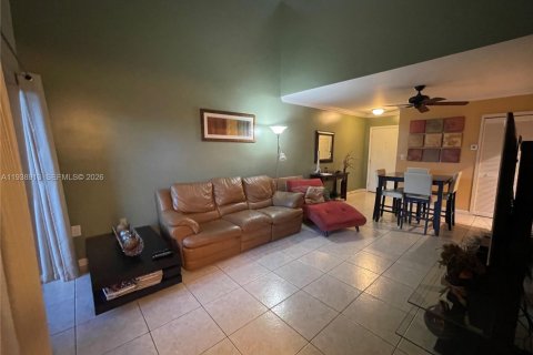 Condo in Miami, Florida, 2 bedrooms  № 1997434 - photo 8