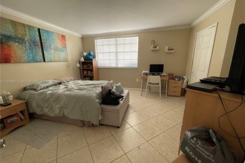 Condo in Miami, Florida, 2 bedrooms  № 1997434 - photo 18