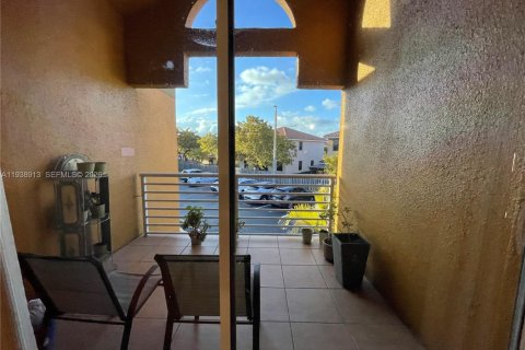 Condo in Miami, Florida, 2 bedrooms  № 1997434 - photo 15