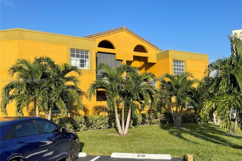 Condo in Miami, Florida, 2 bedrooms  № 1997434 - photo 4