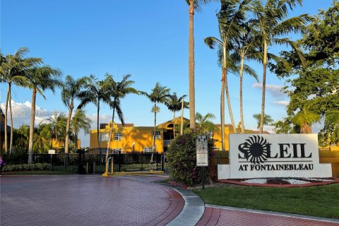 Condo in Miami, Florida, 2 bedrooms  № 1997434 - photo 2