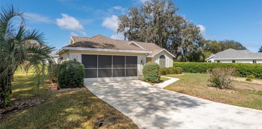 House in Ocala, Florida 2 bedrooms, 129.51 sq.m. № 2230419