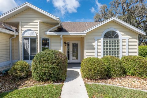 House in Ocala, Florida 2 bedrooms, 129.51 sq.m. № 2230419 - photo 7