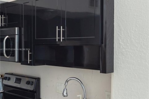 Condo in Miami Beach, Florida, 1 bedroom  № 1871600 - photo 13