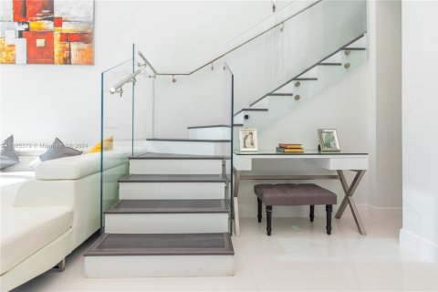 Condo in Miami Beach, Florida, 1 bedroom  № 1871600 - photo 29