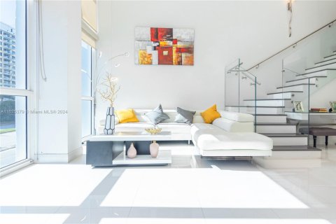 Condo in Miami Beach, Florida, 1 bedroom  № 1871600 - photo 17