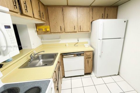 Condo in Lauderhill, Florida, 1 bedroom  № 2240196 - photo 6