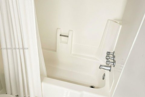 Condo in Lauderhill, Florida, 1 bedroom  № 2240196 - photo 8