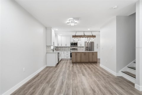Casa en venta en Wesley Chapel, Florida, 4 dormitorios, 162.95 m2 № 2206643 - foto 13
