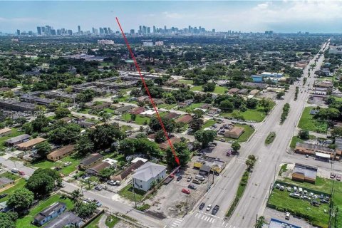 Propiedad comercial en venta en Miami, Florida № 1983660 - foto 3