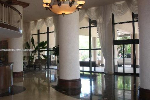 Condo in Bal Harbour, Florida, 2 bedrooms  № 1938244 - photo 10