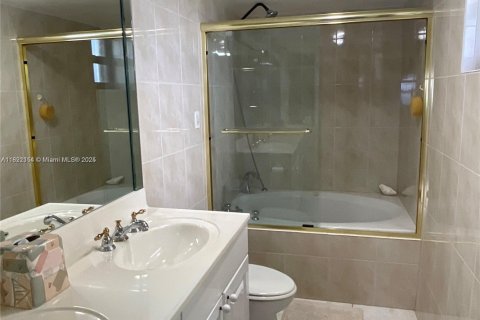 Condo in Bal Harbour, Florida, 2 bedrooms  № 1938244 - photo 14
