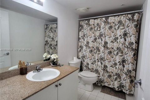 Condo in Miami, Florida, 2 bedrooms  № 2086490 - photo 10