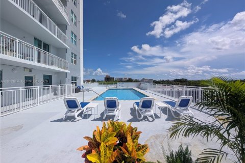 Condo in Miami, Florida, 2 bedrooms  № 2086490 - photo 16