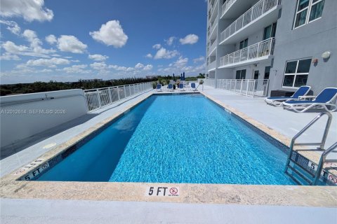 Condo in Miami, Florida, 2 bedrooms  № 2086490 - photo 18