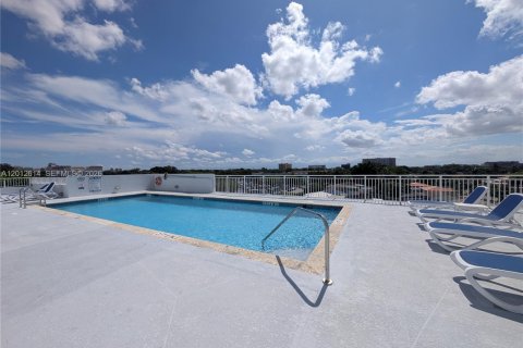 Condo in Miami, Florida, 2 bedrooms  № 2086490 - photo 17
