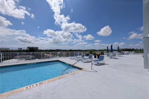 Condo in Miami, Florida, 2 bedrooms  № 2086490 - photo 19