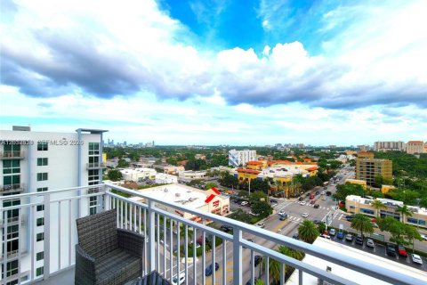 Condo in Miami, Florida, 2 bedrooms  № 2086490 - photo 13