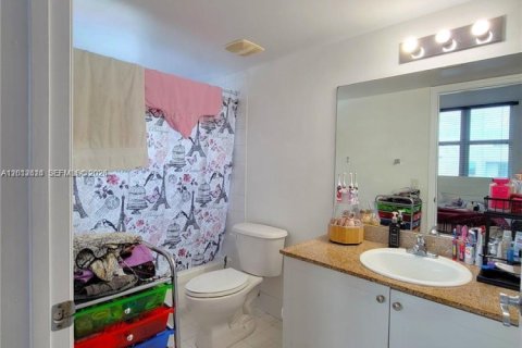 Condo in Miami, Florida, 2 bedrooms  № 2086490 - photo 11