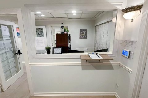 Commercial property in Sunrise, Florida № 1889578 - photo 6
