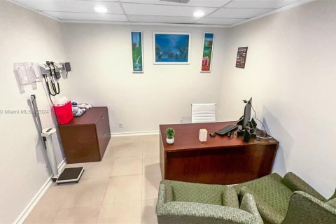 Commercial property in Sunrise, Florida № 1889578 - photo 17